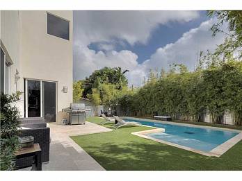 2965 n bay rd. Homes for sale in Miami Beach
