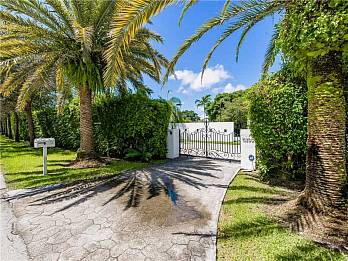 10300 sw 64th ave. Homes for sale in South Miami